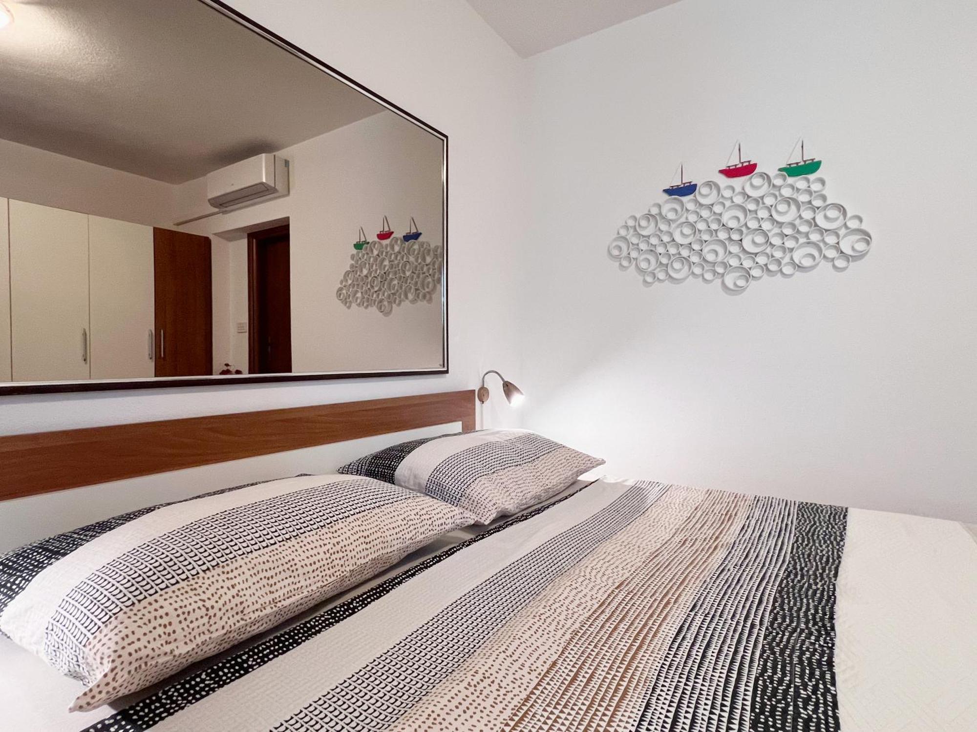 Room Tai - Spacious And Comfy With Private Terrace Hvar Town Exterior foto